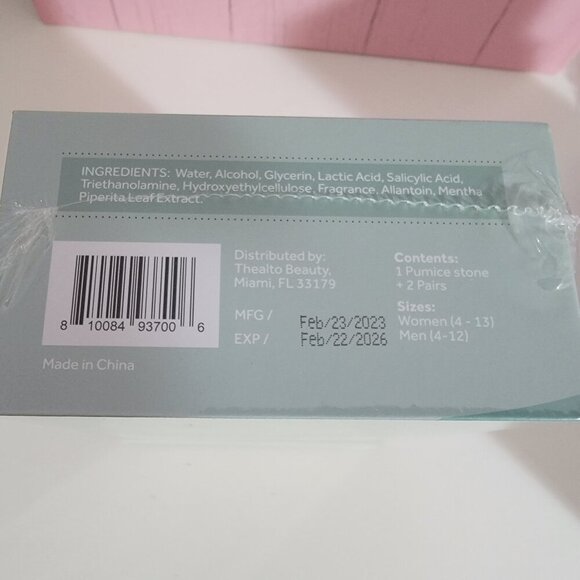 Thealto Peppermint Foot Peel Mask Set - 2 Pairs + Pumice Stone - Picture 6 of 11